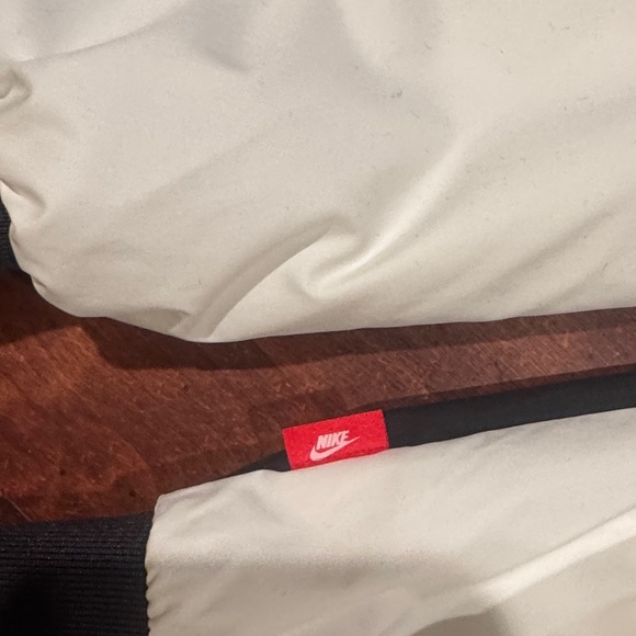 Nike Women's Two-Tone Windbreaker Jacket - Picture 3 of 4